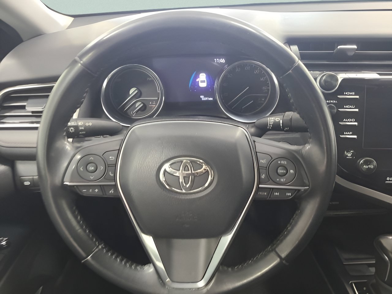 Used 2020 Toyota Camry XLE FWD image 23