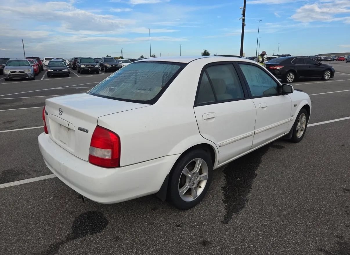 Used 2003 MAZDA Protege FWD image 5