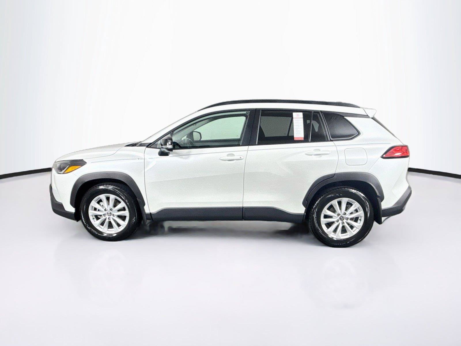 Used 2025 Toyota Corolla Cross LE w/ Moonroof Package AWD/4WD image 13