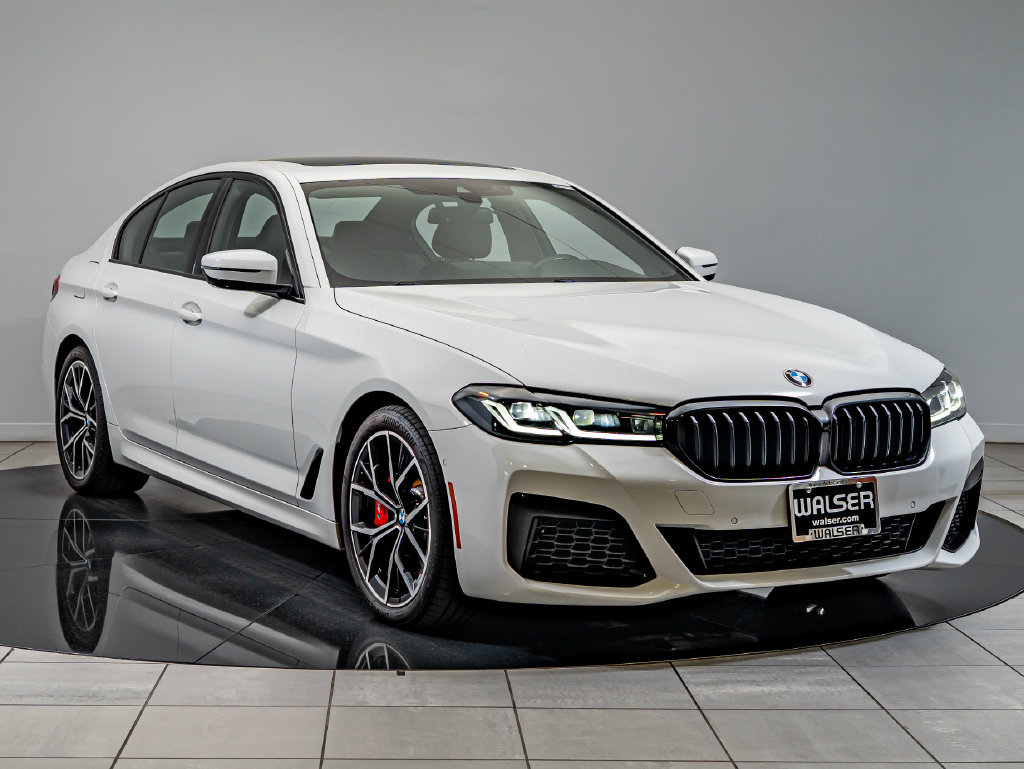 Used 2022 BMW 540i w/ M Sport Package RWD image 3