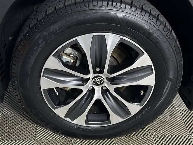 Used 2024 Toyota Highlander XLE AWD/4WD image 34