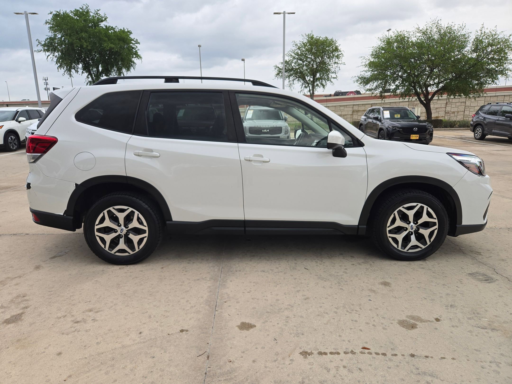 Used 2020 Subaru Forester Premium AWD/4WD image 2