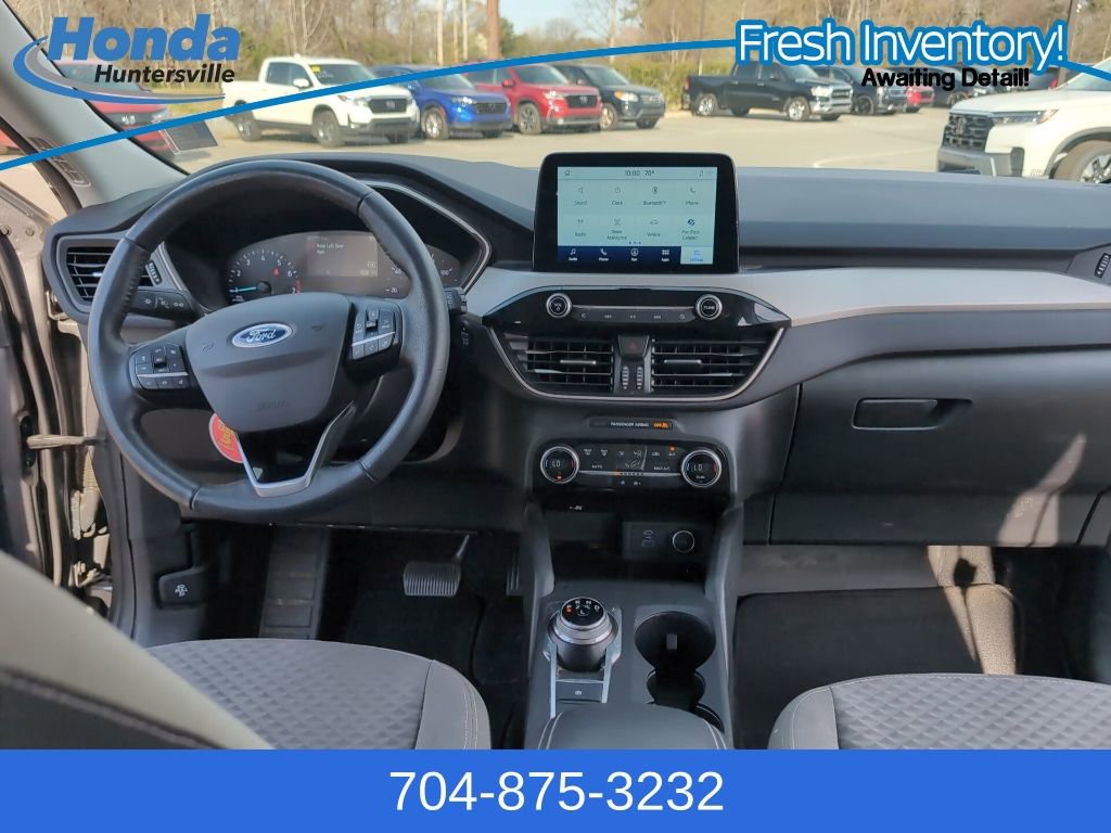 Used 2021 Ford Escape SE w/ SE Sport Appearance Package image 16