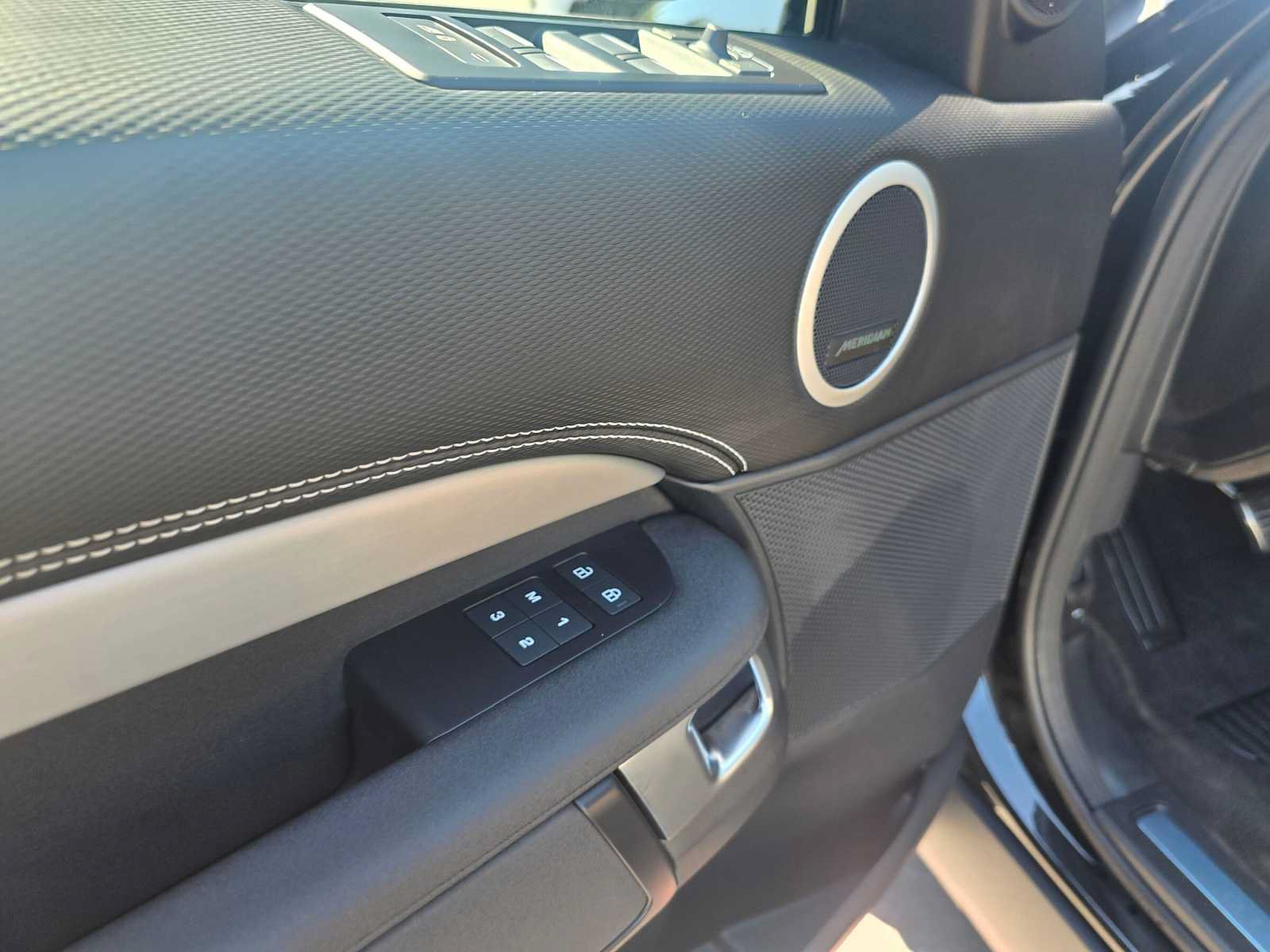 New 2026 Land Rover Discovery Dynamic SE AWD/4WD image 21