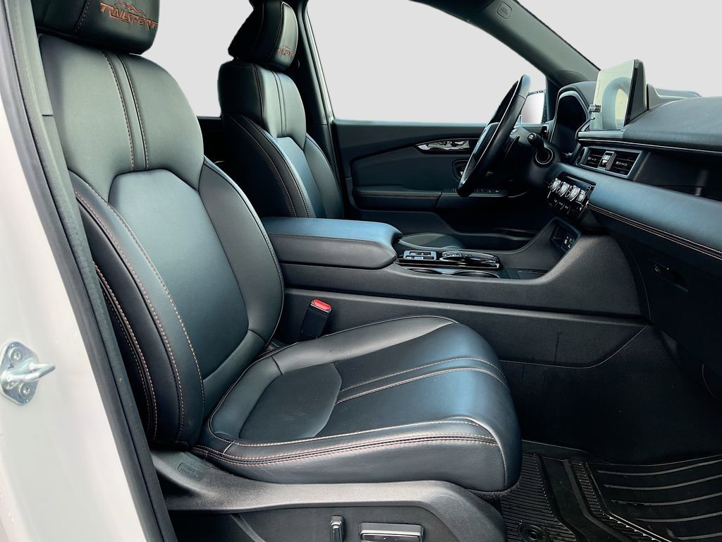 Used 2025 Honda Pilot TrailSport image 28