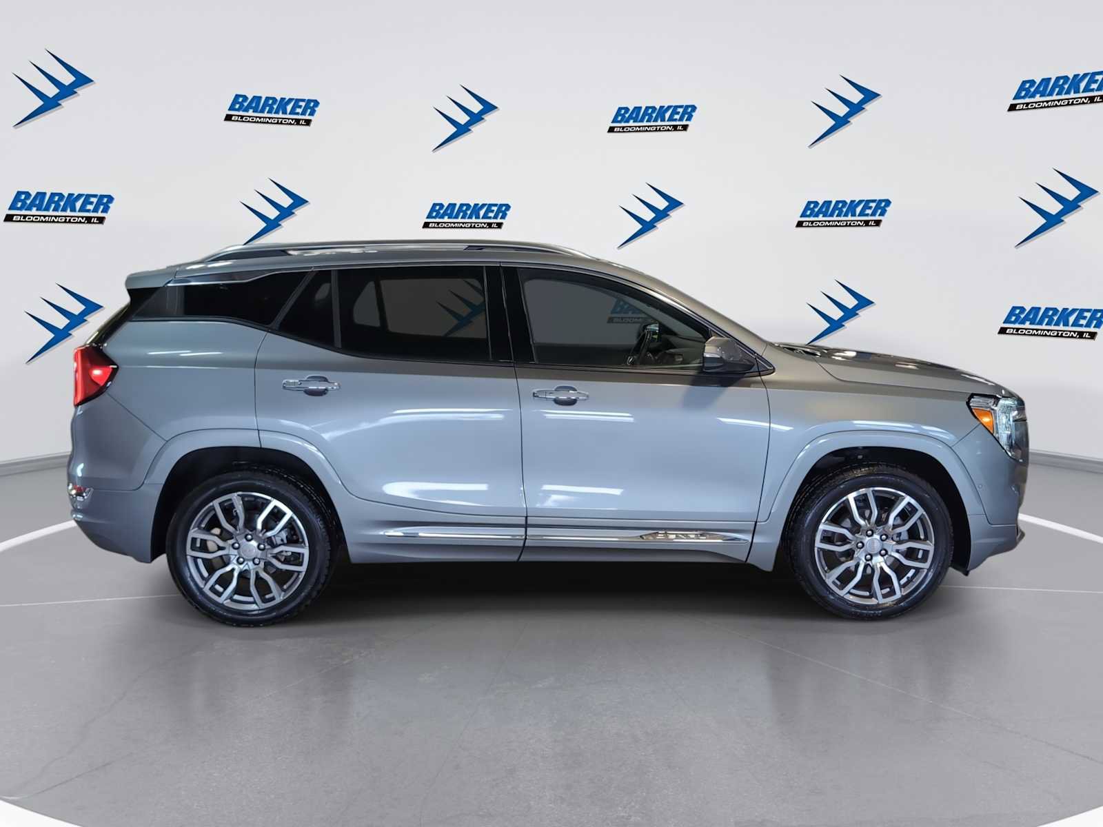 Used 2023 GMC Terrain Denali w/ Denali Premium Package image 9