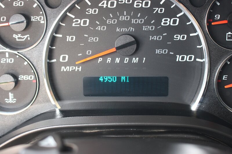 Used 2025 Chevrolet Express 3500 LS RWD image 24