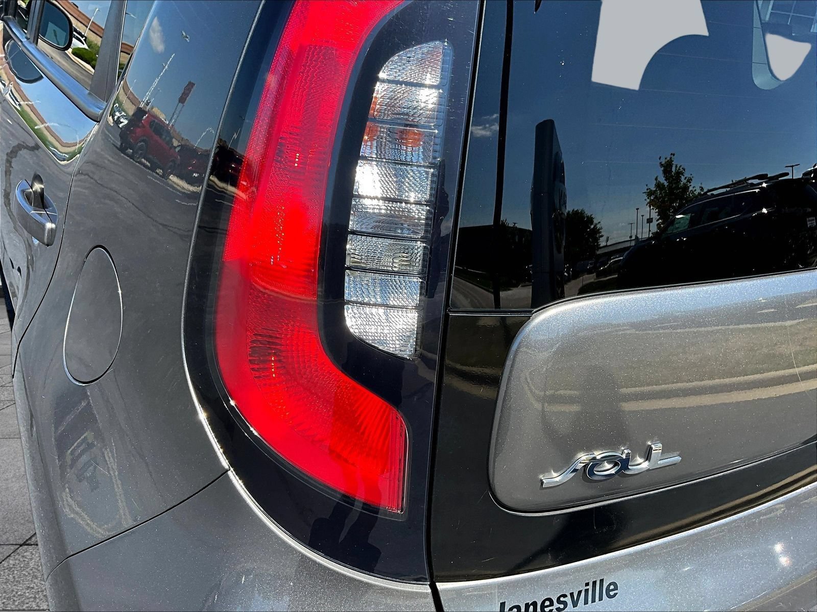 Used 2018 Kia Soul + FWD image 25