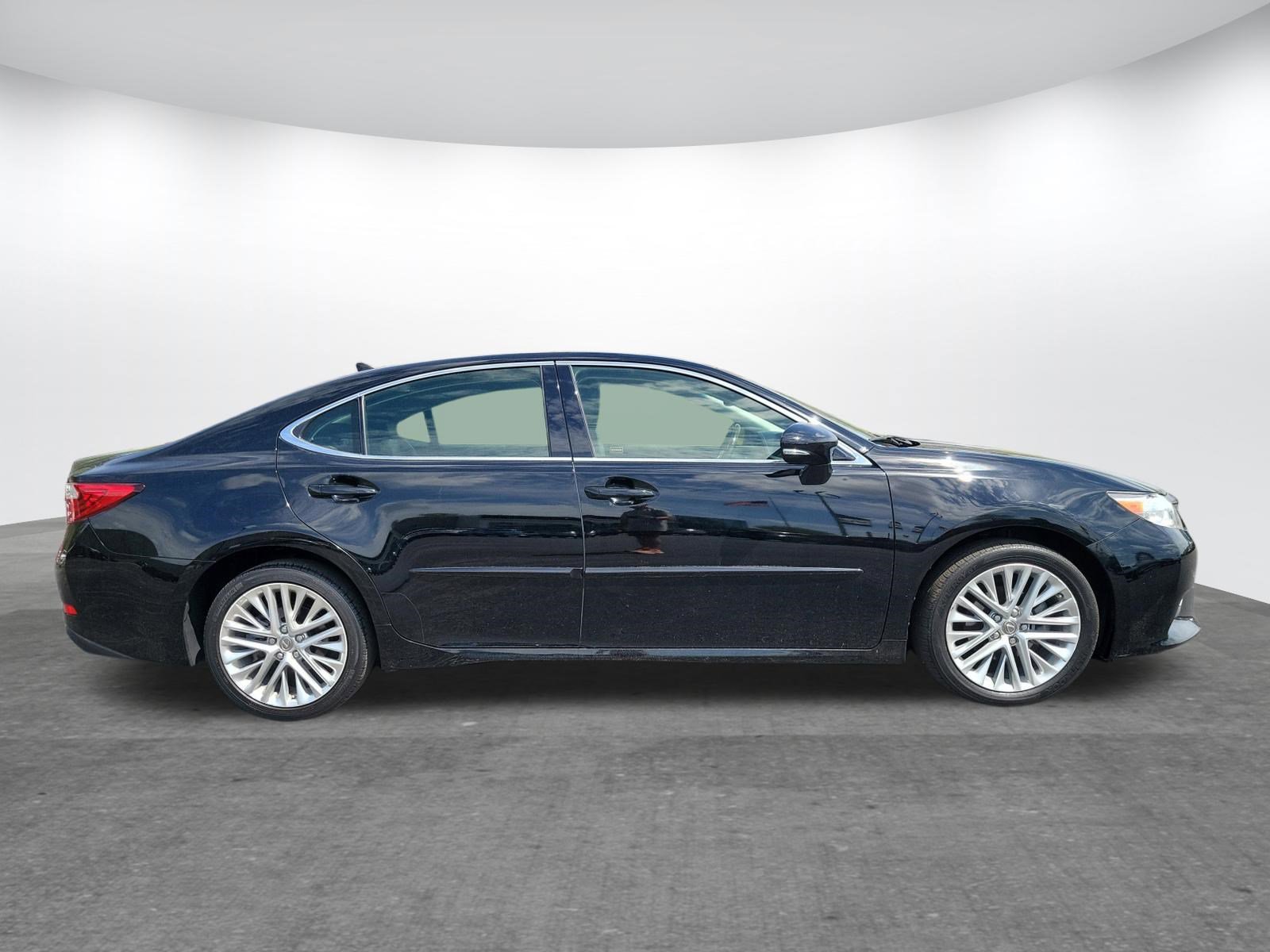 Used 2015 Lexus ES 350 w/ Ultra Luxury Package FWD video 2