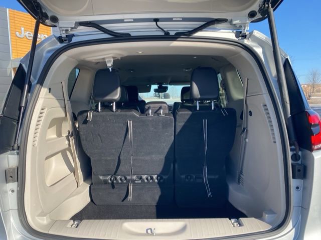 Certified 2023 Chrysler Pacifica Touring-L image 13