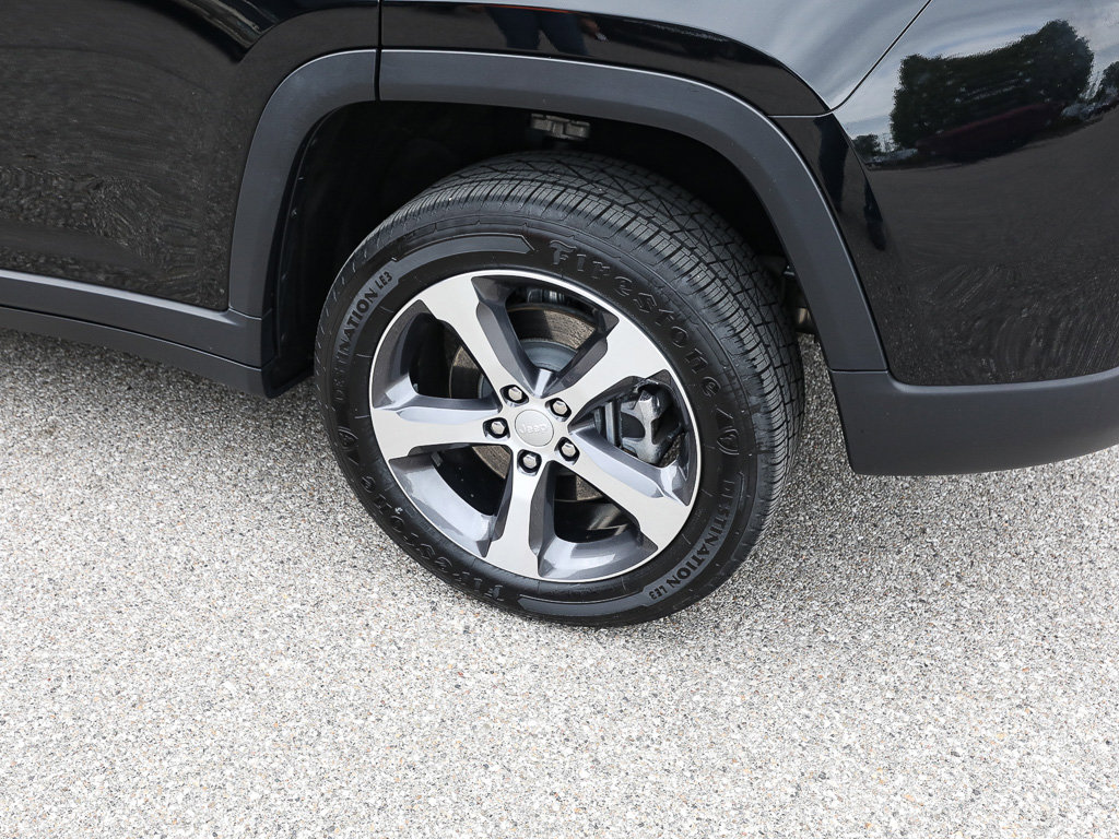 Used 2023 Jeep Grand Cherokee 4WD 4xe image 3