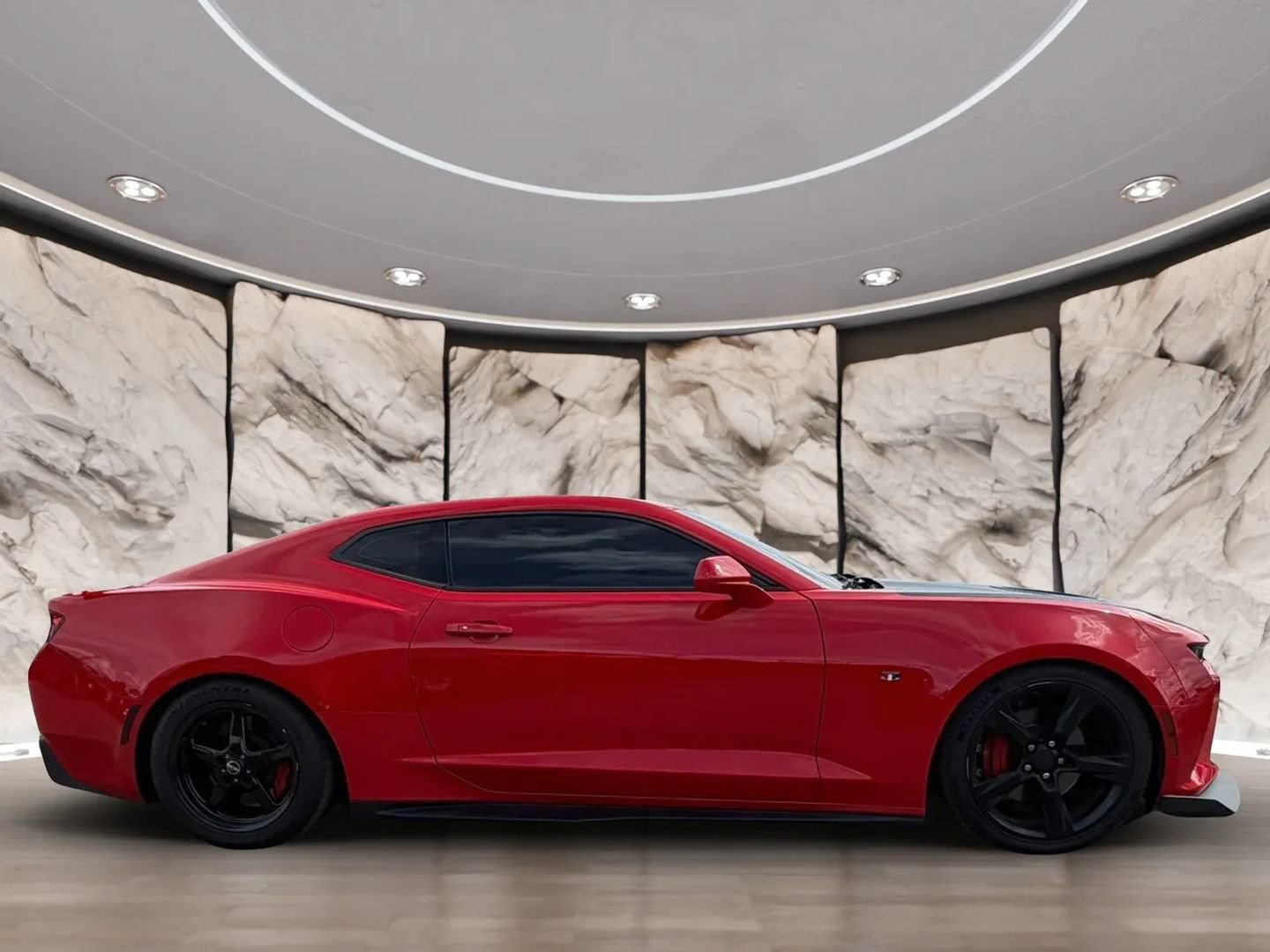 Used 2018 Chevrolet Camaro SS RWD image 4