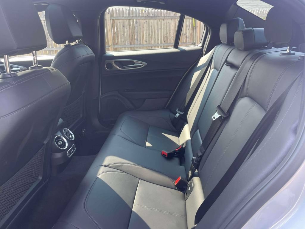 Used 2025 Alfa Romeo Giulia AWD image 11