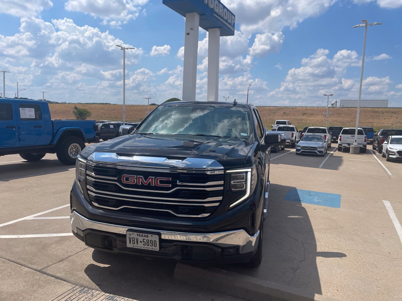 Used 2023 GMC Sierra 1500 SLT w/ SLT Premium Package AWD/4WD image 20