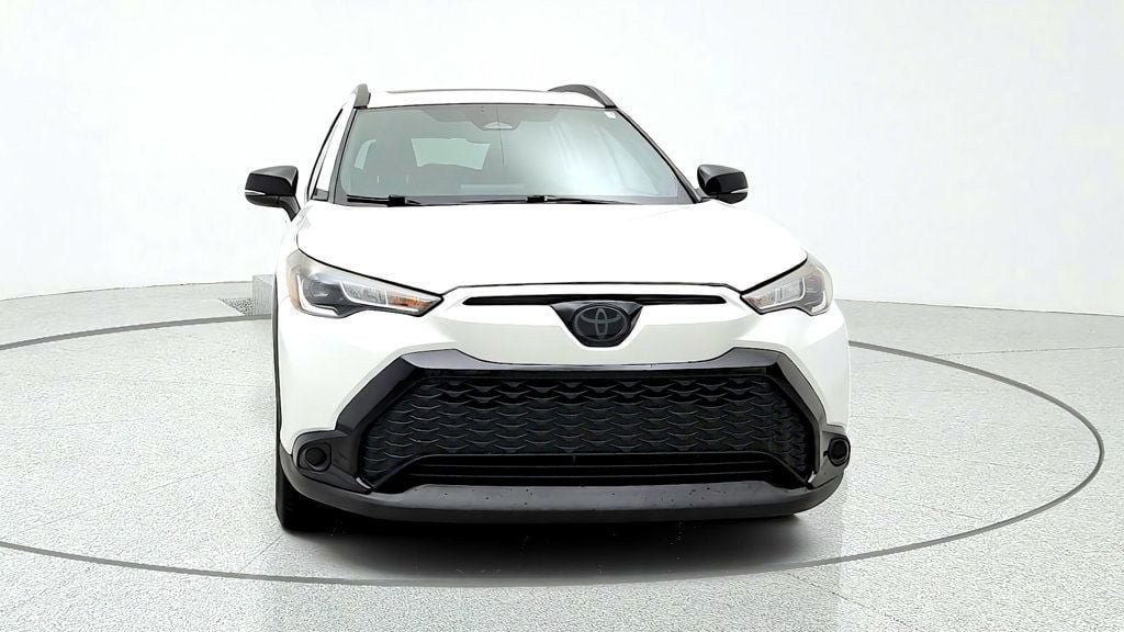 Used 2025 Toyota Corolla Cross AWD Hybrid w/ Moonroof Package image 2