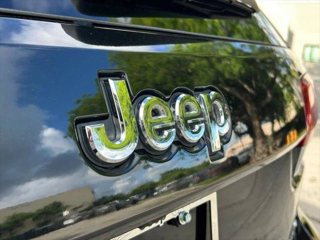 Certified 2022 Jeep Grand Cherokee Laredo E RWD image 34