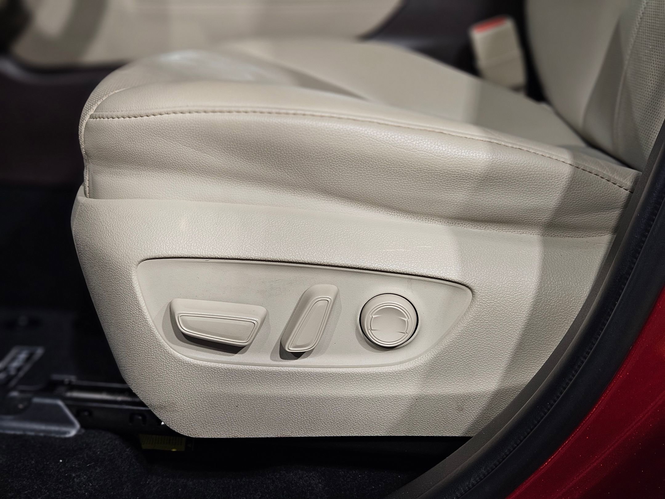 Used 2020 Toyota Highlander Limited image 23