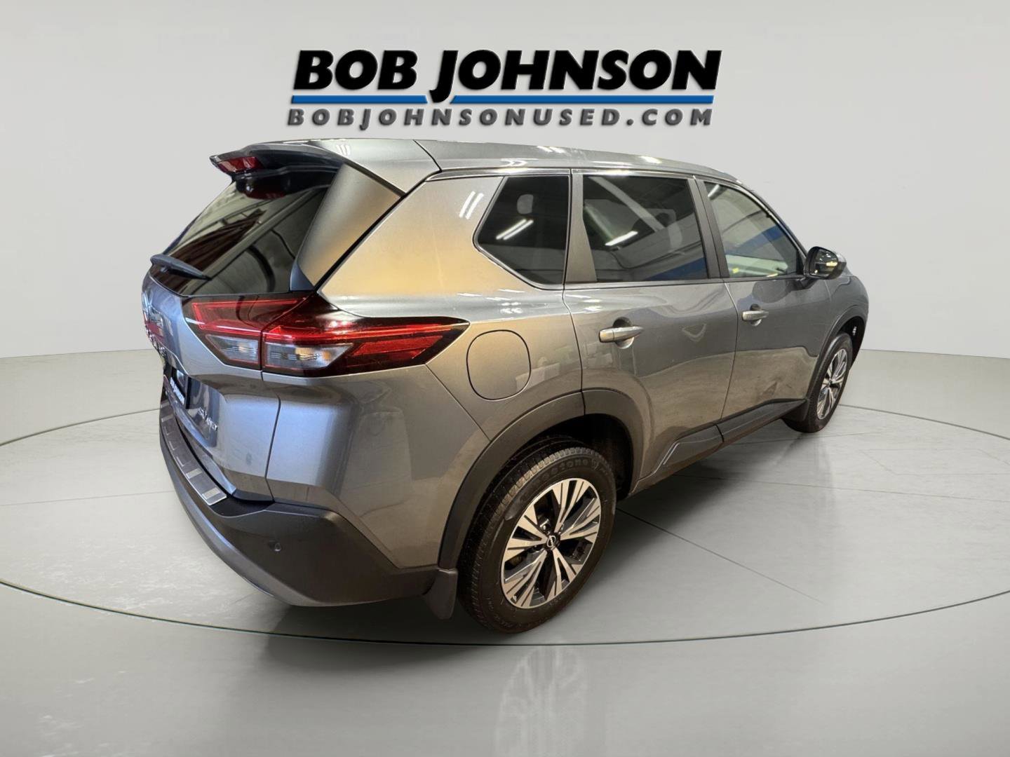 Used 2023 Nissan Rogue SV image 3