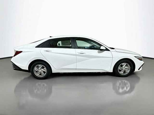 New 2026 Hyundai Elantra SE FWD image 8