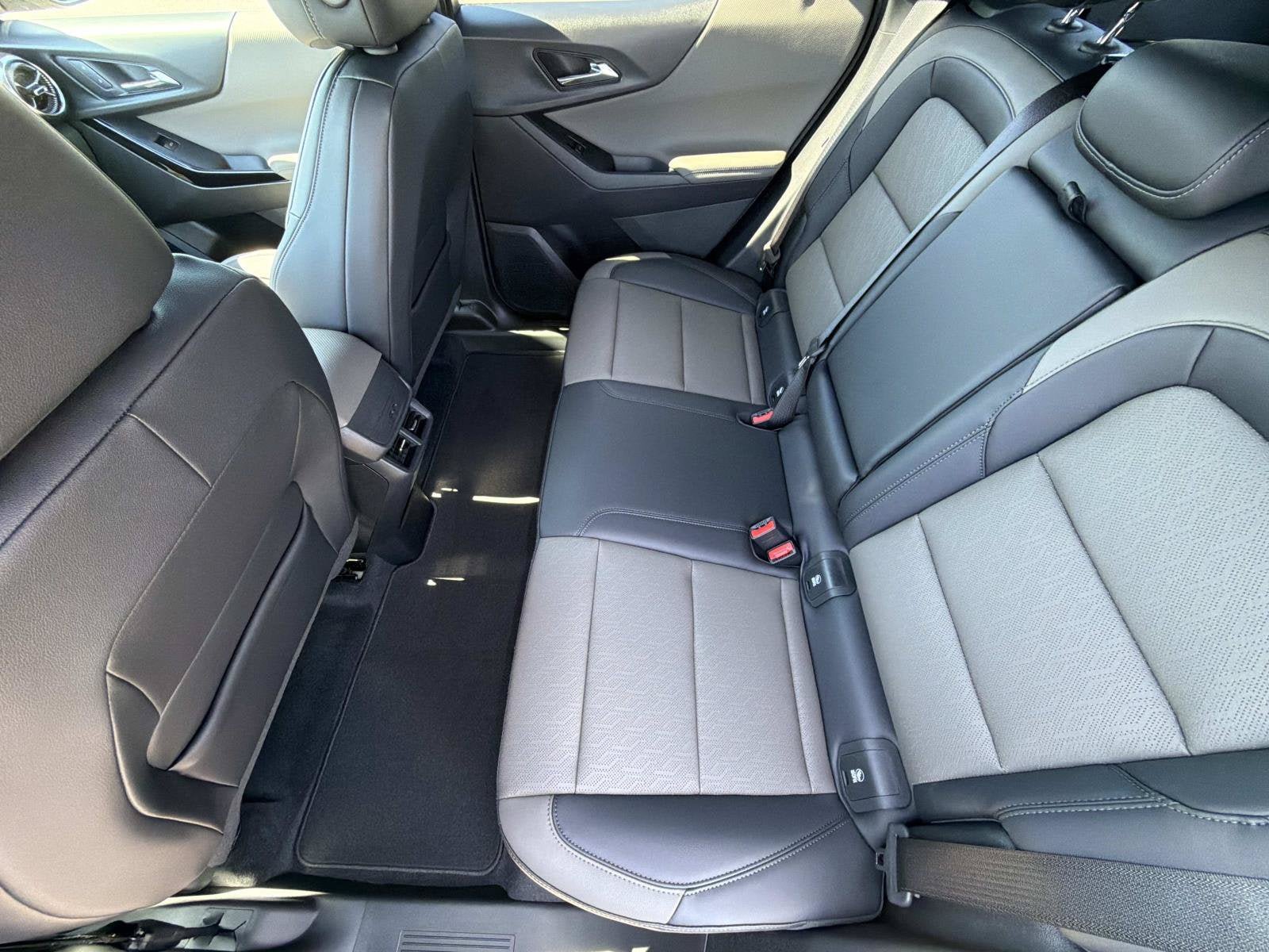 New 2026 Chevrolet Equinox LT w/ Convenience Package II FWD image 10