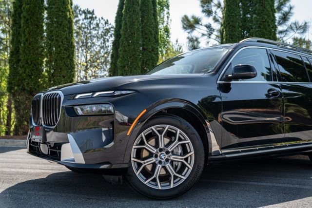 Used 2023 BMW X7 xDrive40i w/ Parking Assistance Package AWD/4WD image 3