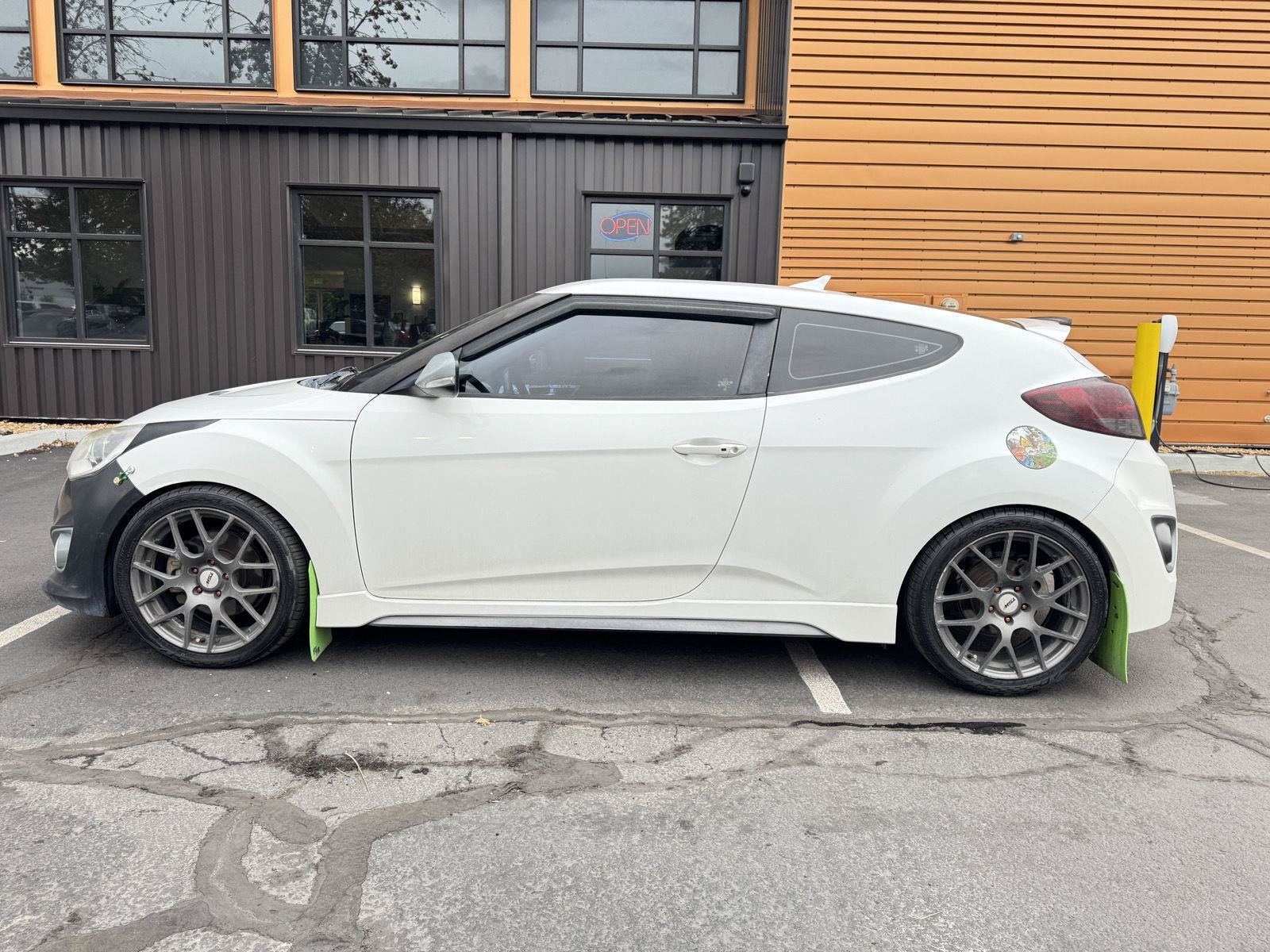 Used 2013 Hyundai Veloster Turbo FWD image 2