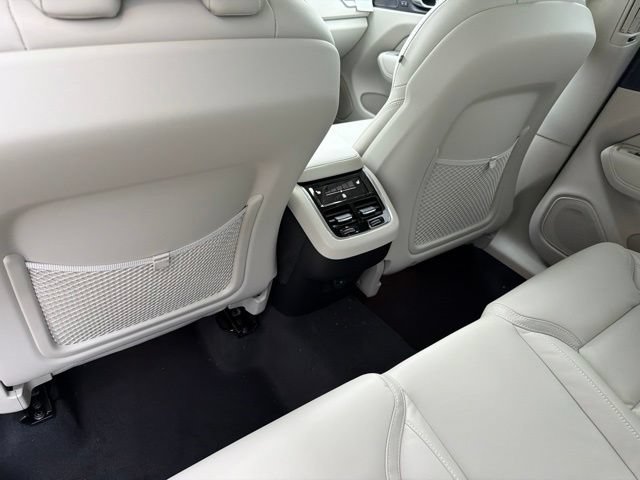 New 2027 Volvo XC60 B5 Ultra AWD/4WD image 8