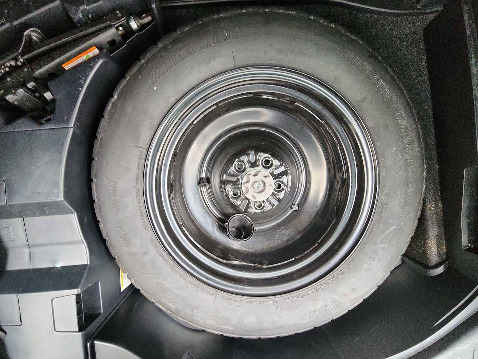 Used 2018 Toyota RAV4 SE AWD/4WD image 25