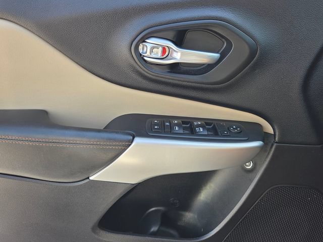Used 2017 Jeep Cherokee Limited AWD/4WD image 24