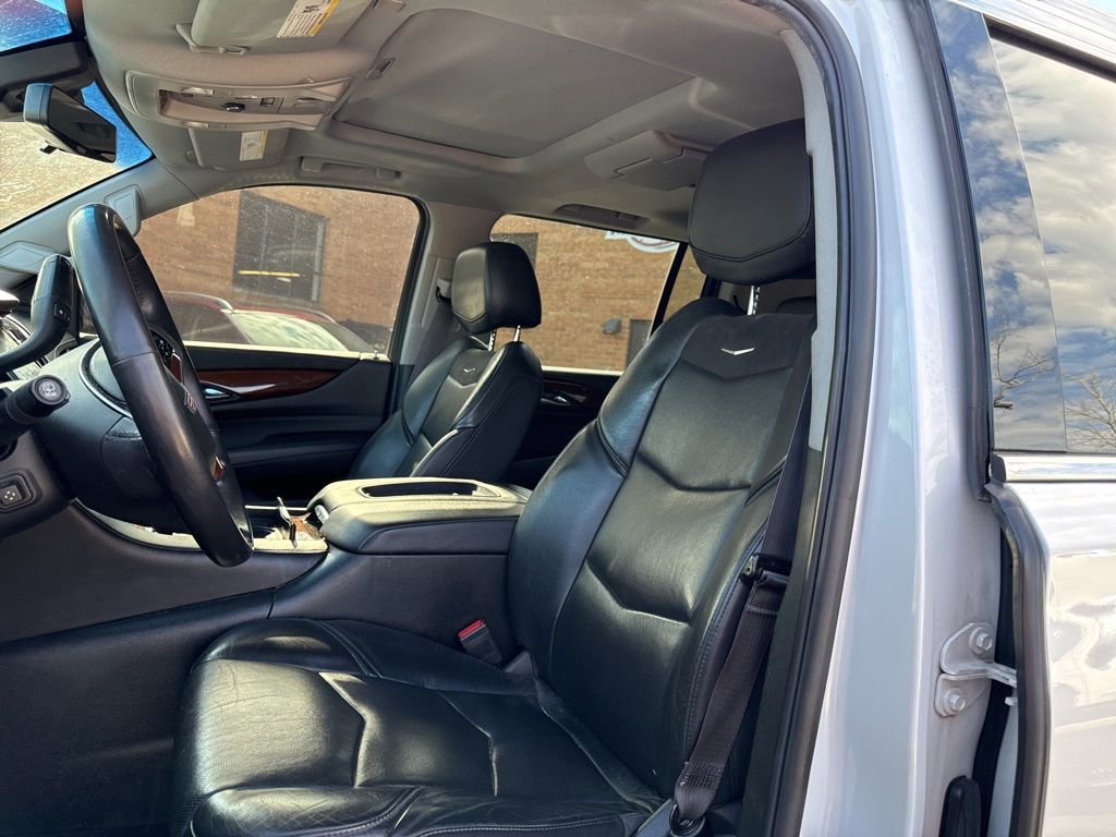 Used 2017 Cadillac Escalade ESV Luxury image 7