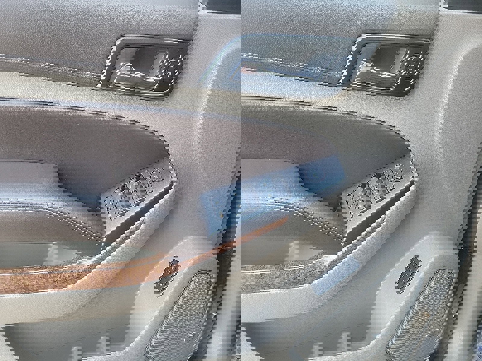 Used 2015 Chevrolet Tahoe LTZ image 20