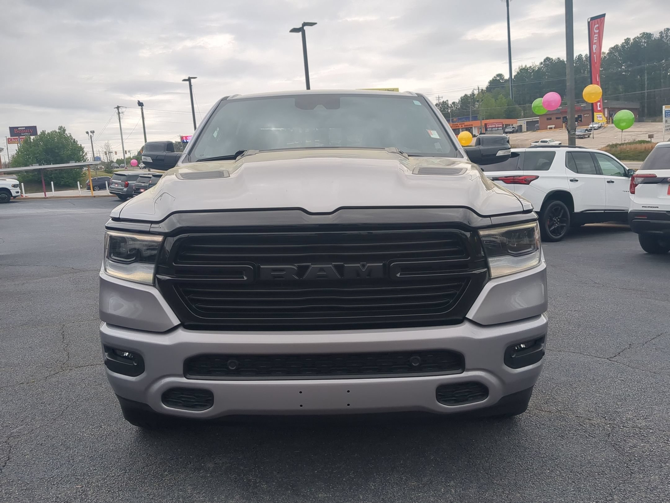 Used 2022 RAM 1500 Laramie AWD/4WD image 2