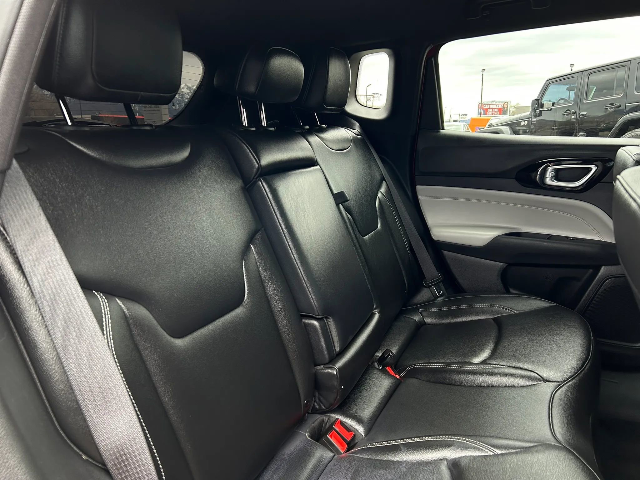 Used 2025 Jeep Compass Limited image 27