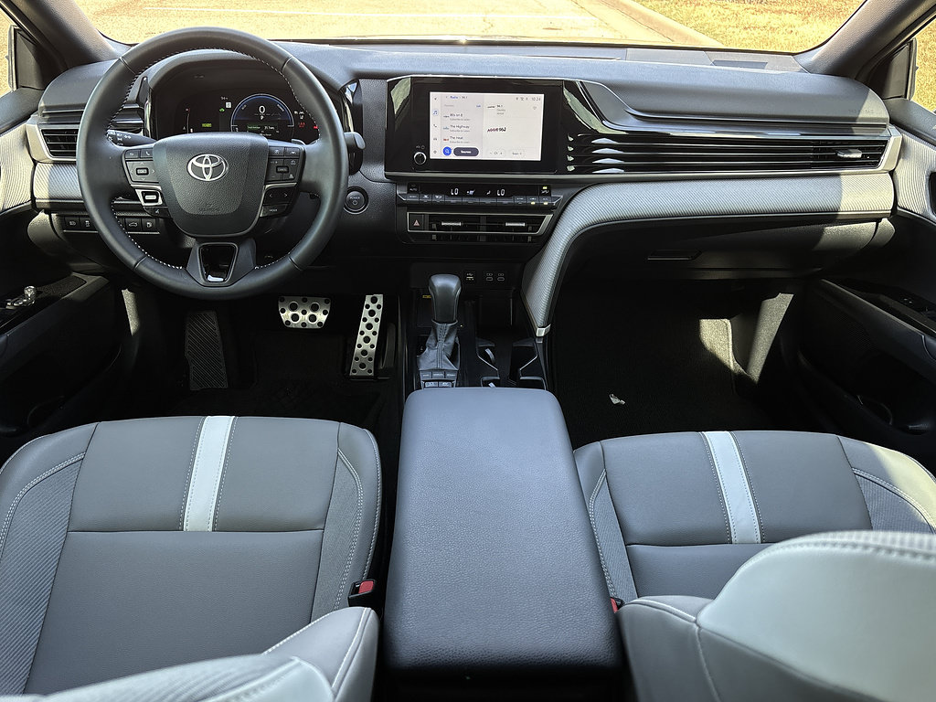 Used 2025 Toyota Camry SE w/ Convenience Package FWD image 8
