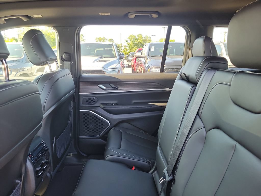 New 2026 Jeep Grand Cherokee L Limited w/ Limited Altitude Package RWD image 9