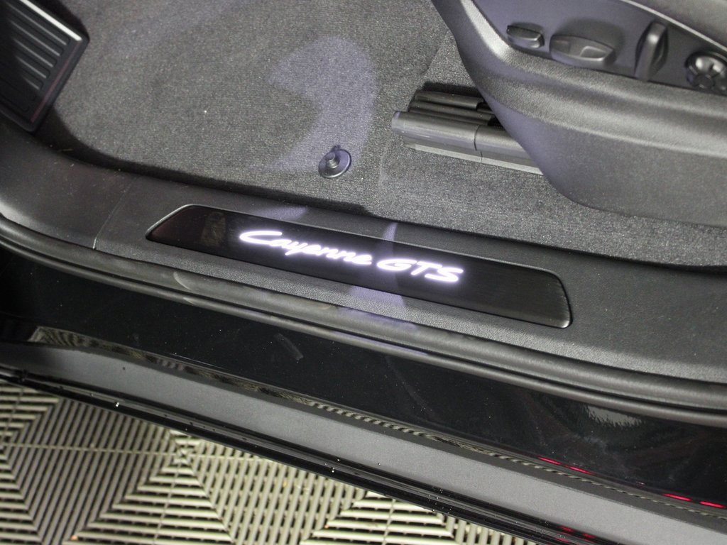 New 2026 Porsche Cayenne GTS image 18