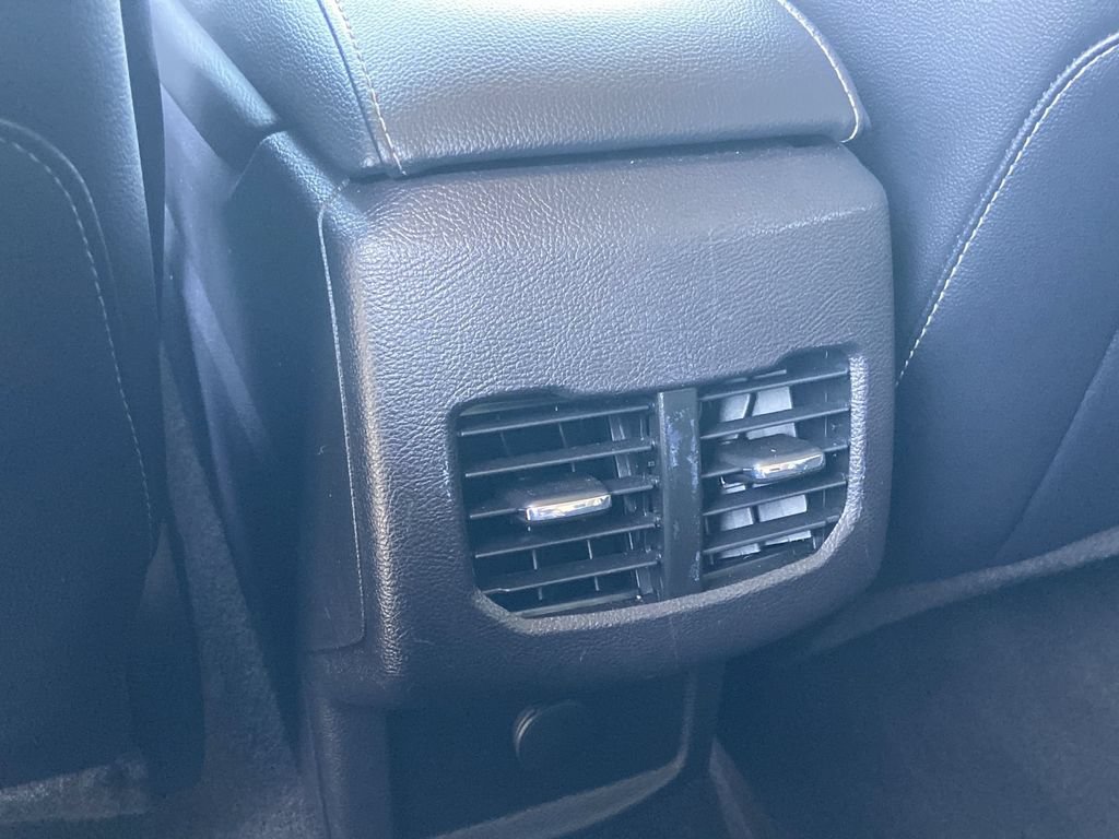 Used 2018 Ford Fusion SE w/ Equipment Group 201A FWD image 17