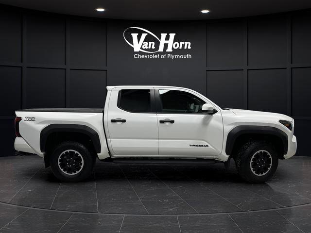 Used 2024 Toyota Tacoma TRD Off-Road image 2