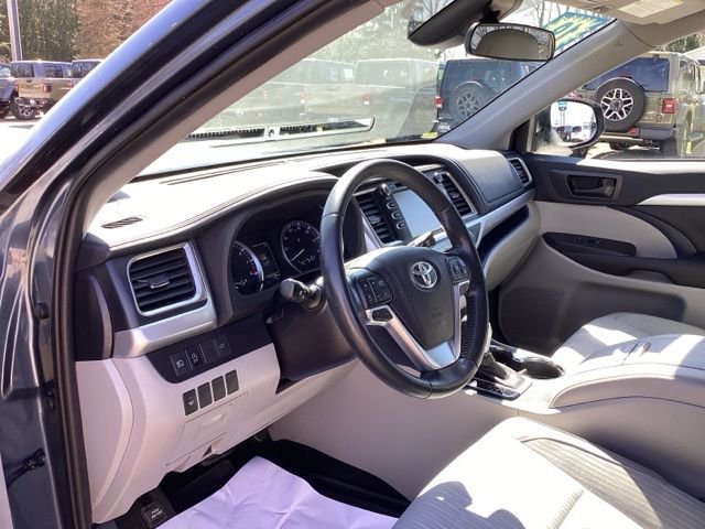 Used 2019 Toyota Highlander Plus image 30