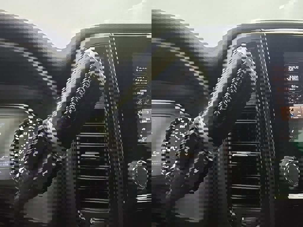 Used 2024 Nissan Titan SV w/ SV Bronze Edition Package image 26