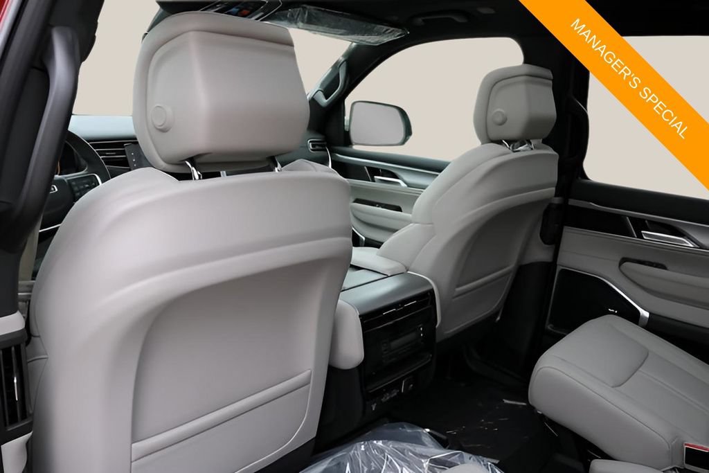 New 2025 Jeep Wagoneer L Series II AWD/4WD image 15