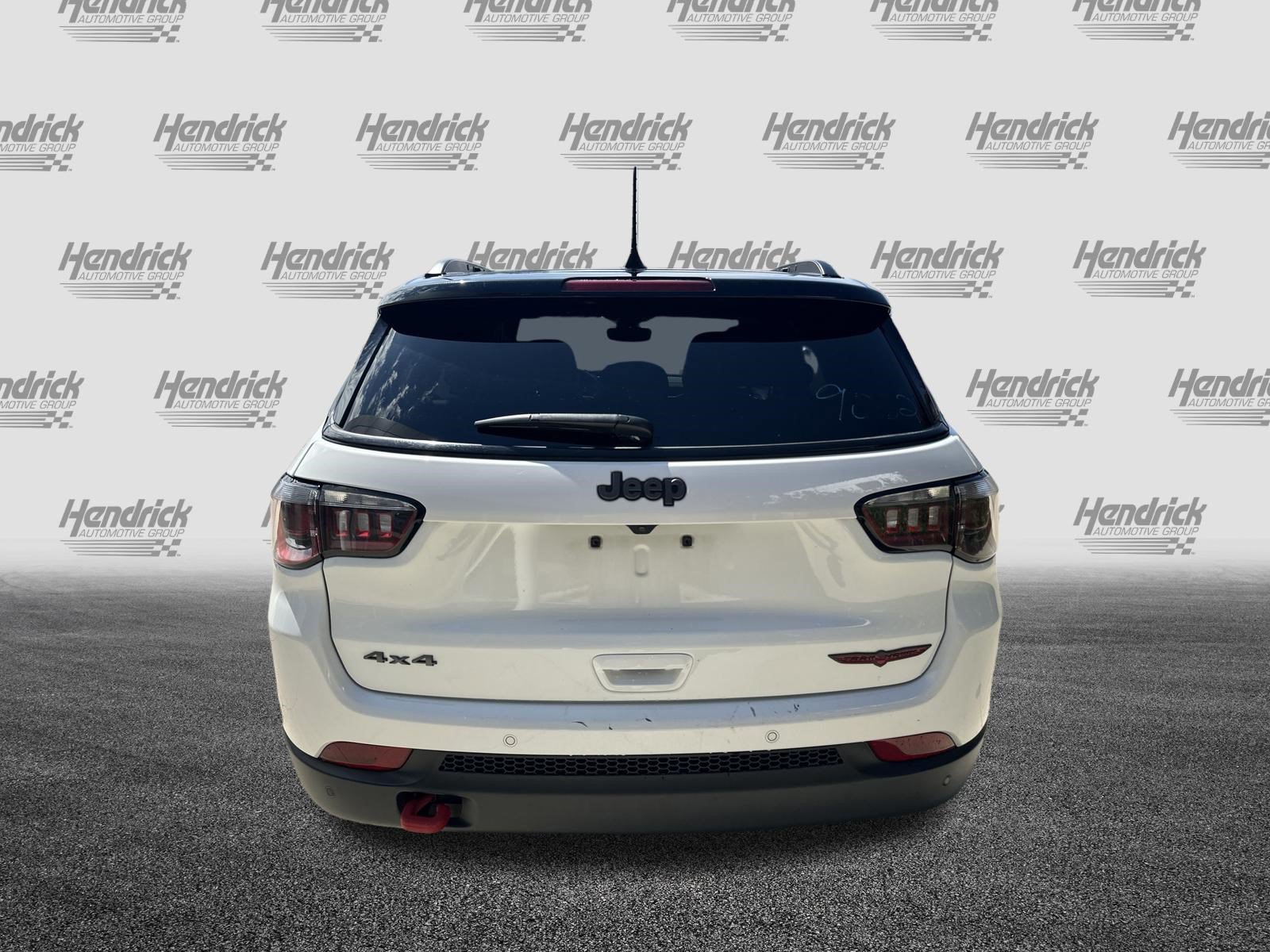 Used 2025 Jeep Compass Trailhawk AWD/4WD image 9
