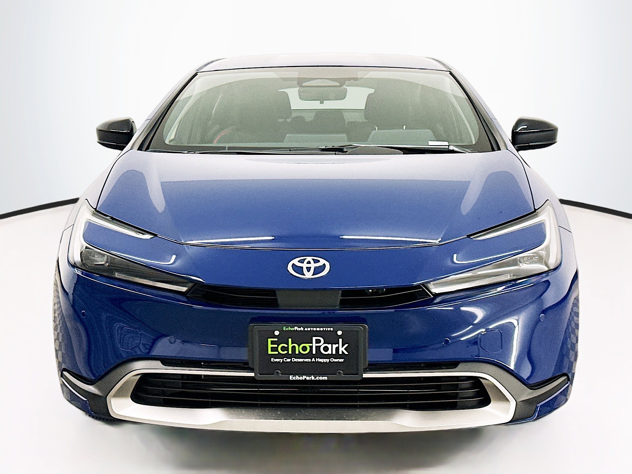 Used 2025 Toyota Prius Plug-In Hybrid image 2