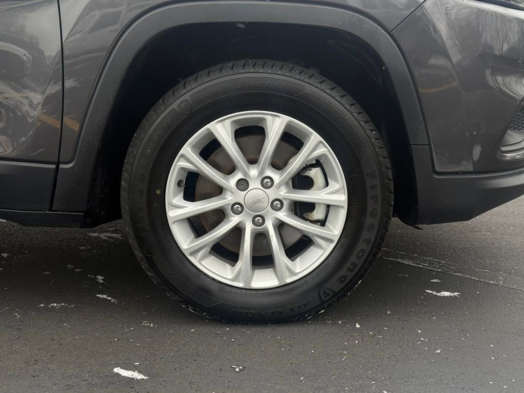 Used 2022 Jeep Cherokee Latitude Lux w/ Sun & Sound Group image 9