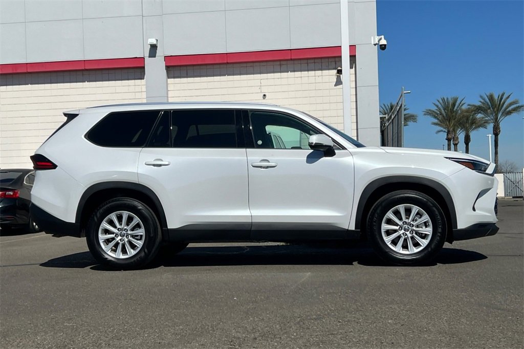 Used 2025 Toyota Grand Highlander AWD image 3