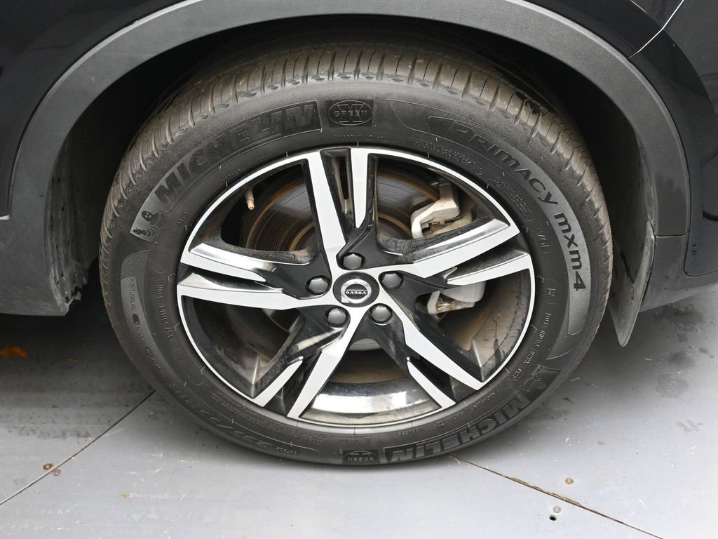 Certified 2025 Volvo XC40 B5 Core image 10