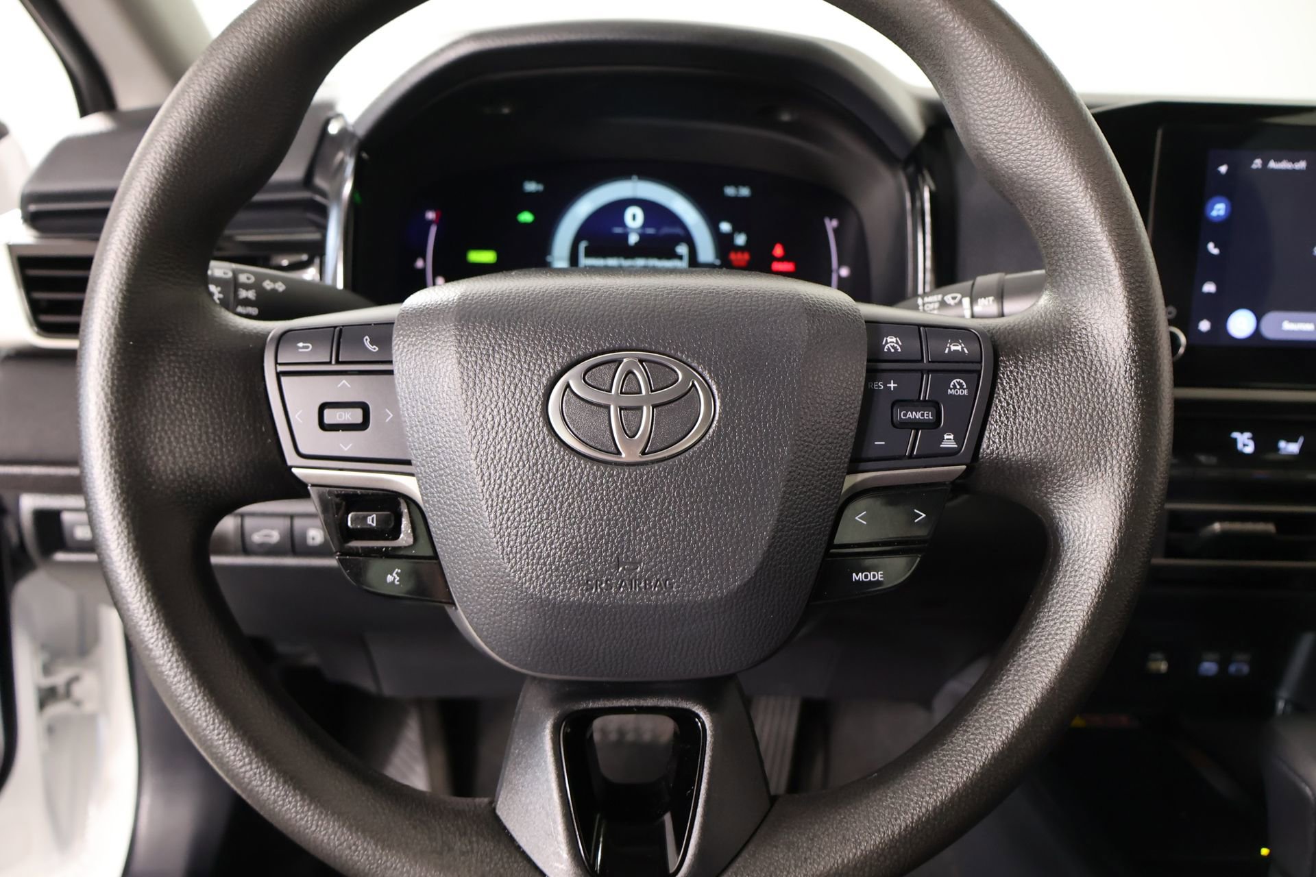 Used 2025 Toyota Camry LE w/ Convenience Package FWD image 3
