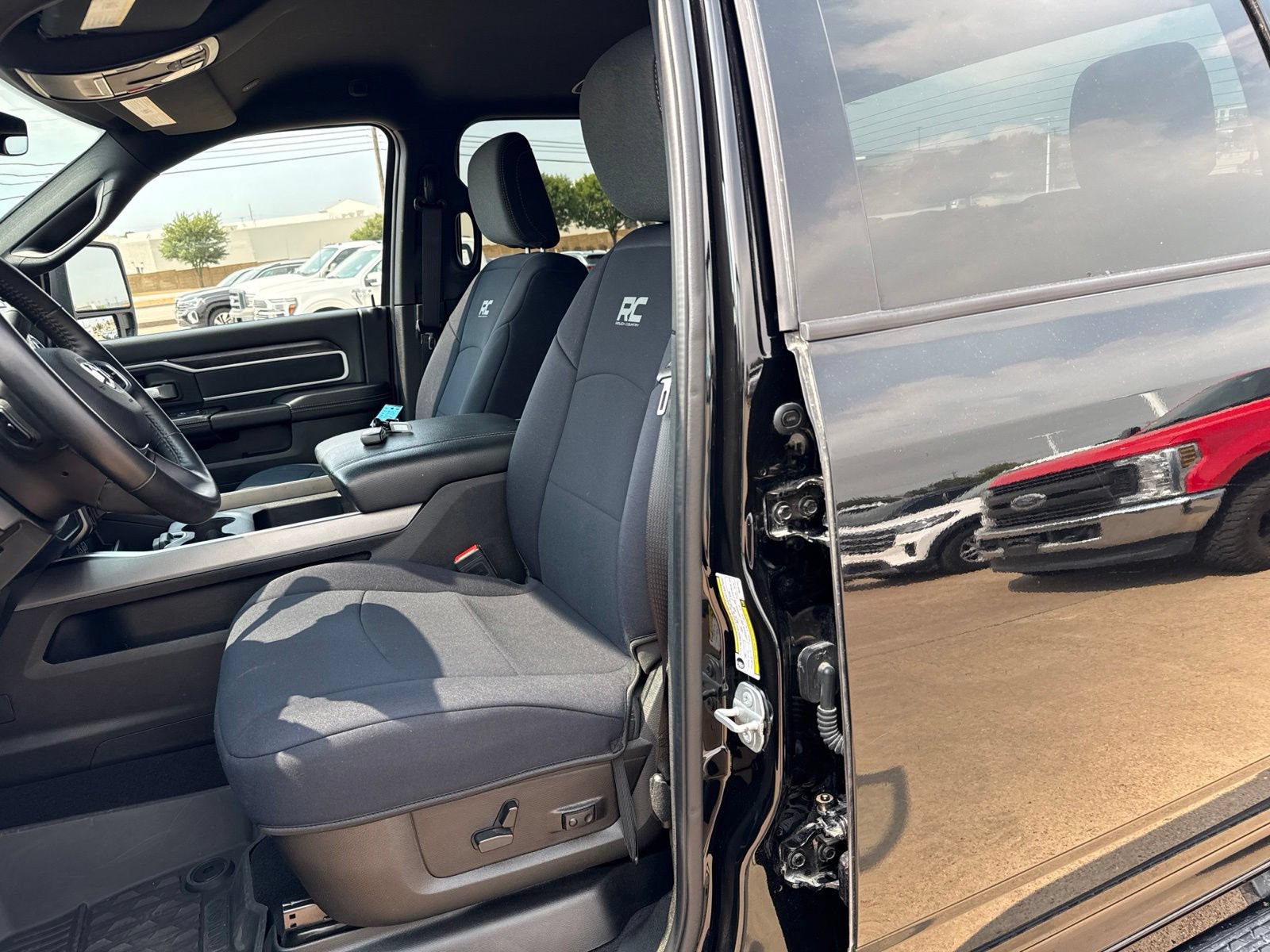 Used 2024 RAM 2500 Big Horn w/ Night Edition AWD/4WD image 16