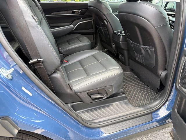 Used 2025 Kia Telluride EX w/ EX Captain's Chair Package FWD image 15