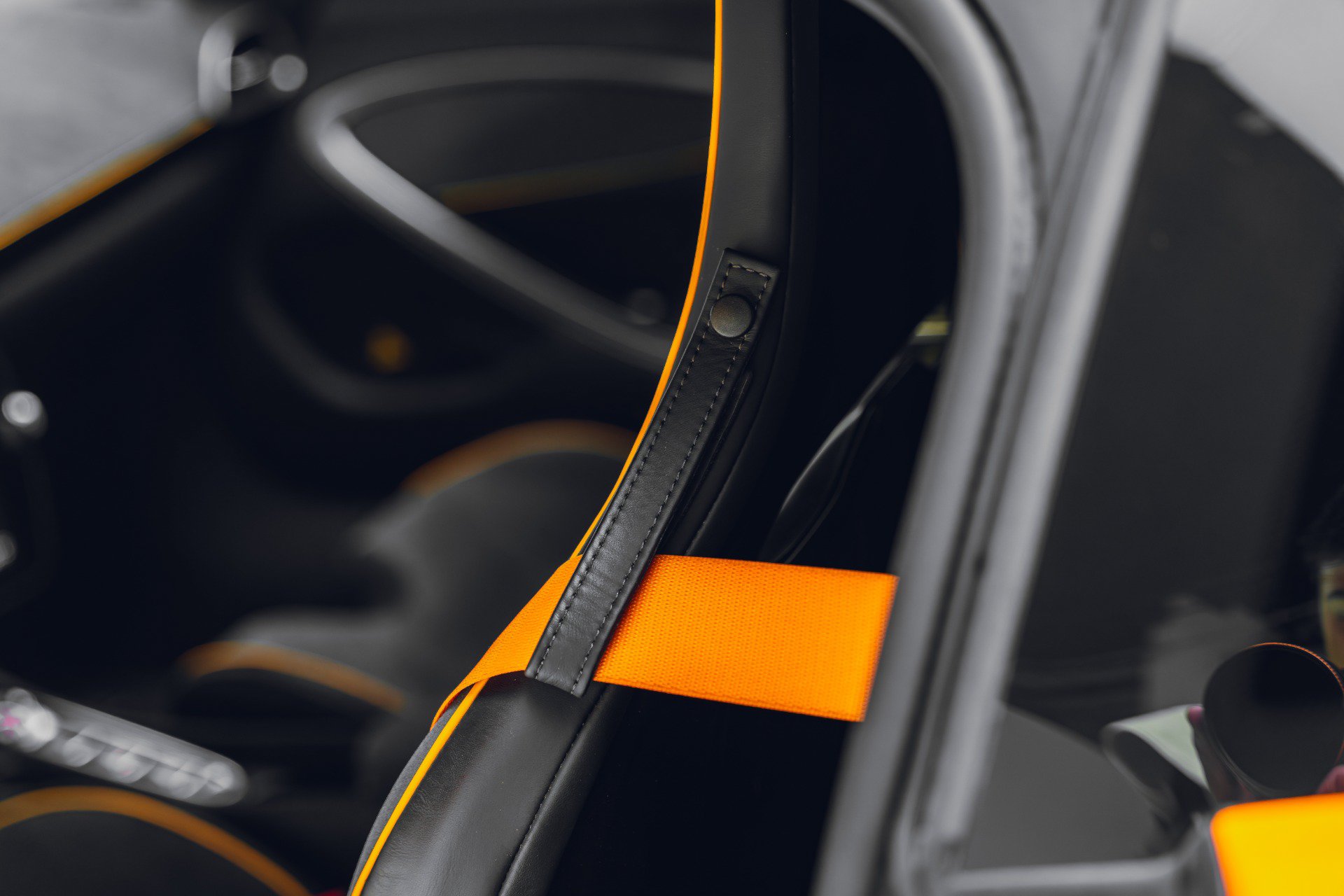 Used 2023 McLaren Artura RWD image 45